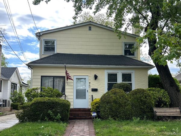 7 Bristol Street, Lynbrook, NY 11563
