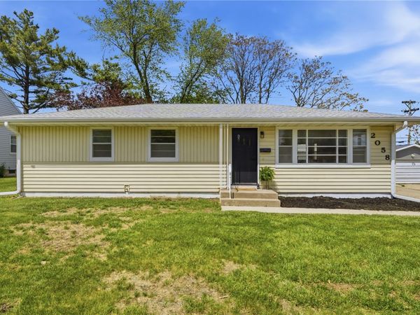 2058 42nd Street NE, Cedar Rapids, IA 52402