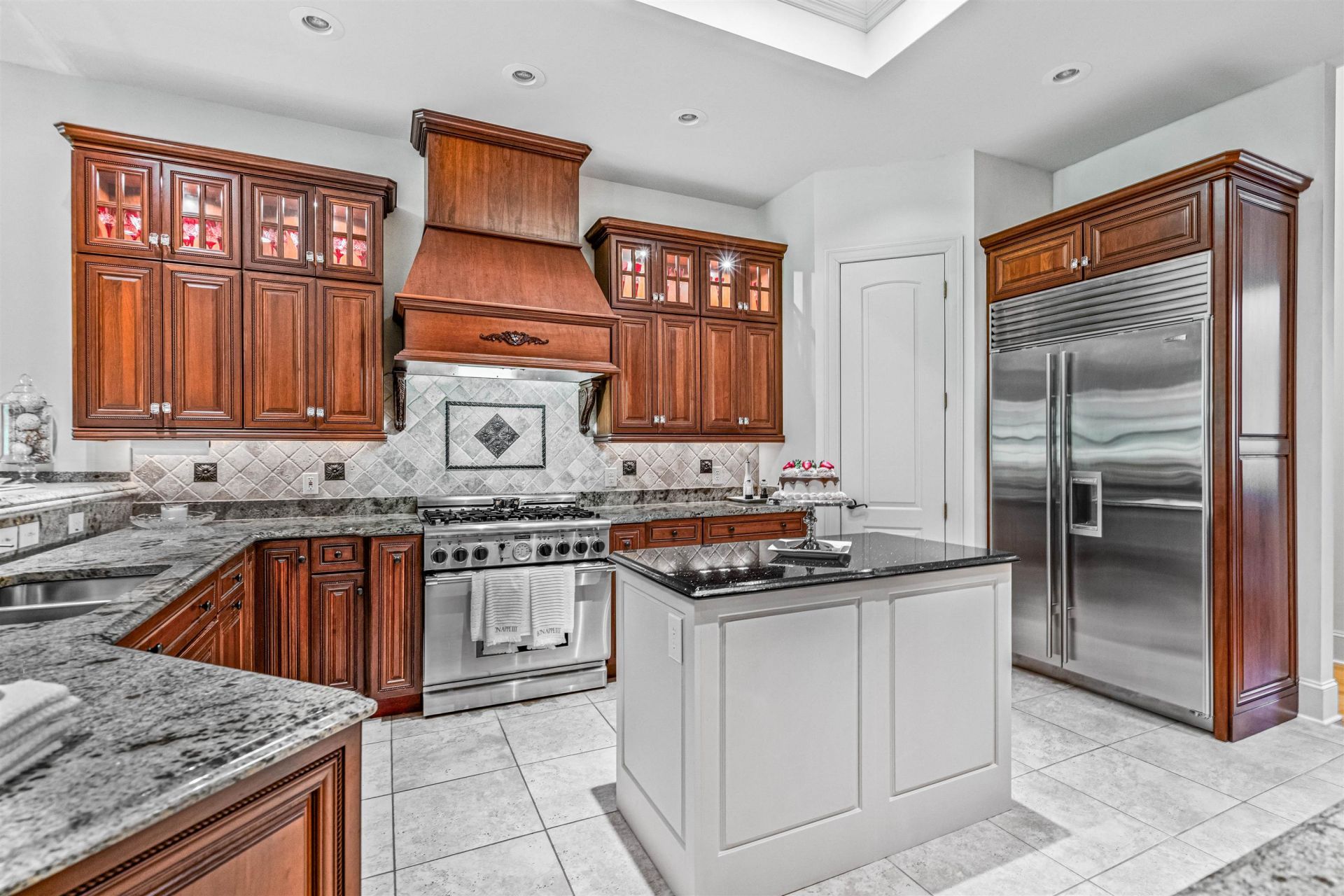 4488 Richmond Hill Dr. Photo 8