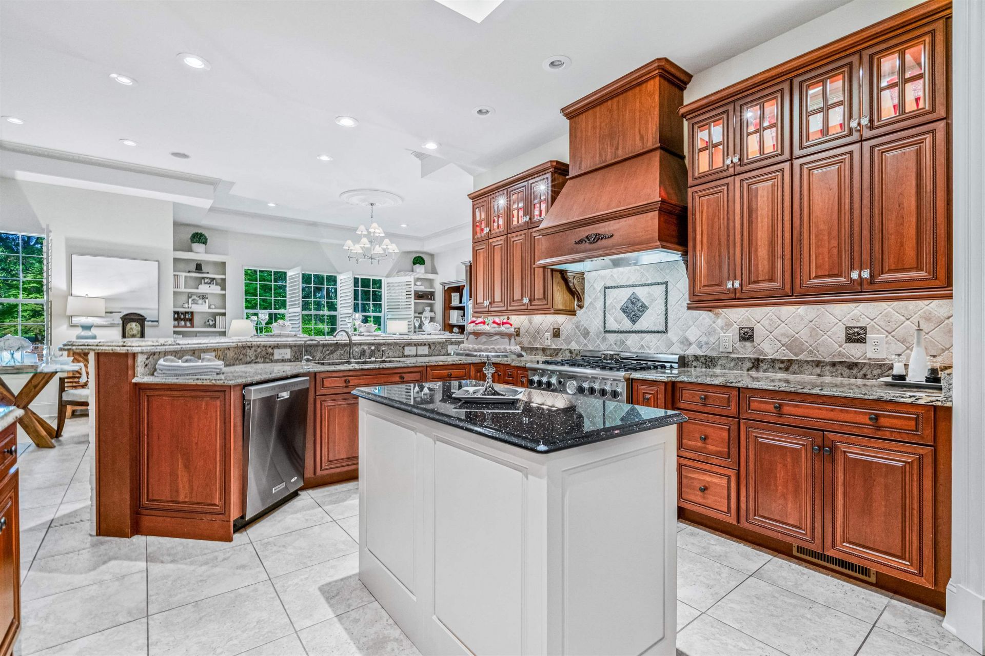 4488 Richmond Hill Dr. Photo 9
