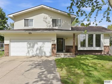 1122 Sally Street , Papillion, NE 68046