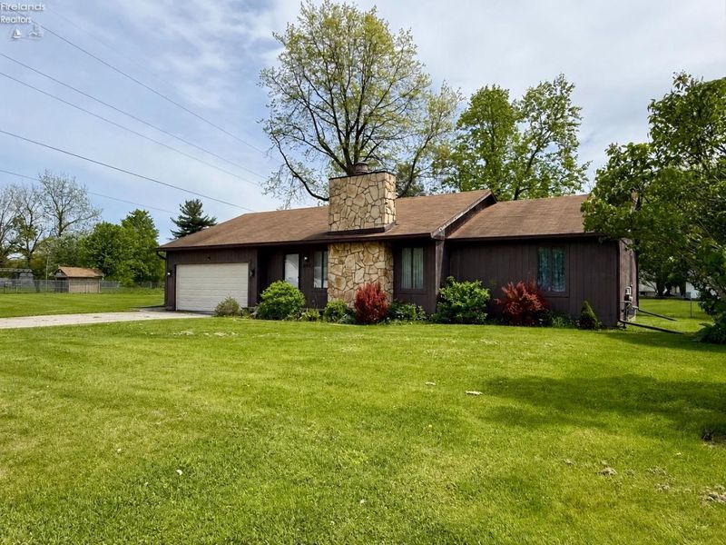 504 Meadow Lane, Sandusky, OH 44870 Photo 2