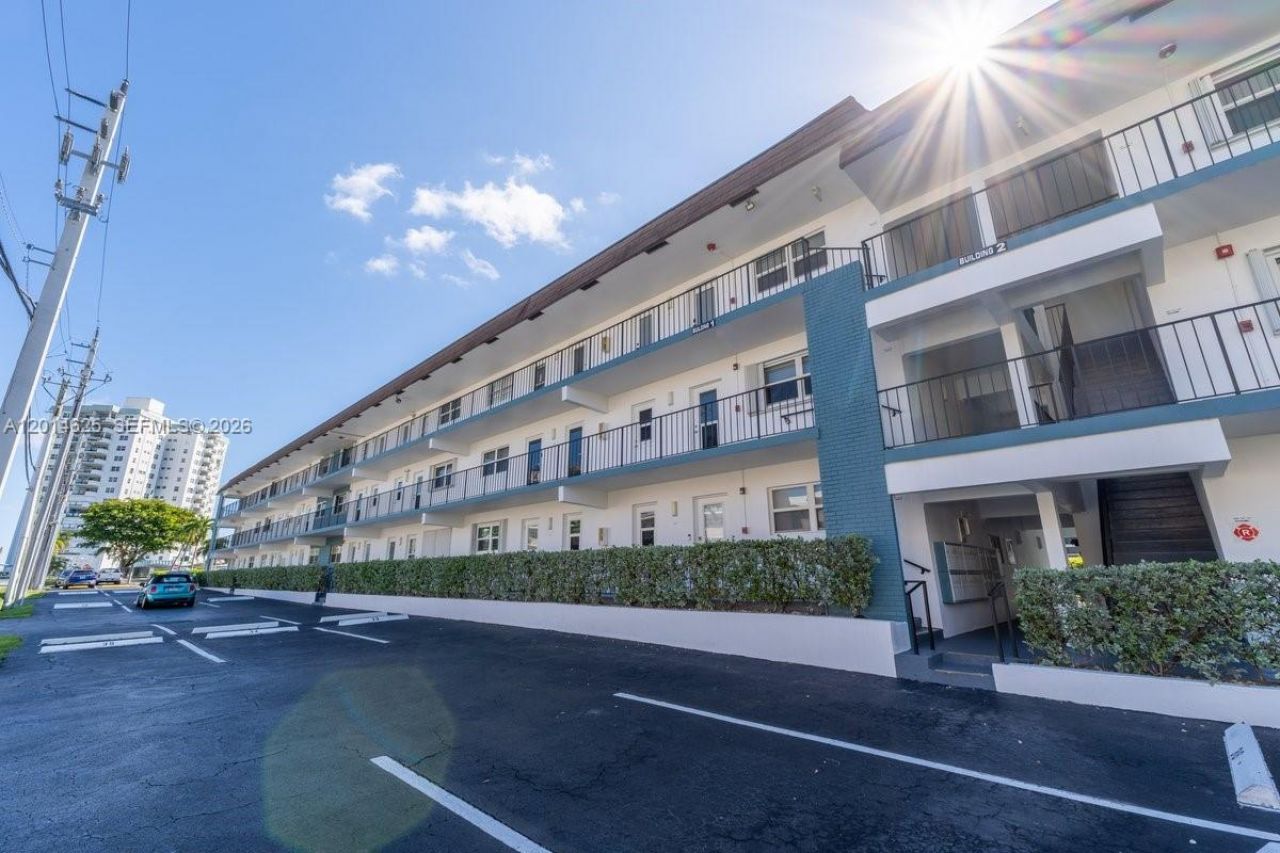 1501 S Ocean Blvd , Unit 307, Lauderdale by the Sea, FL 33062 Photo