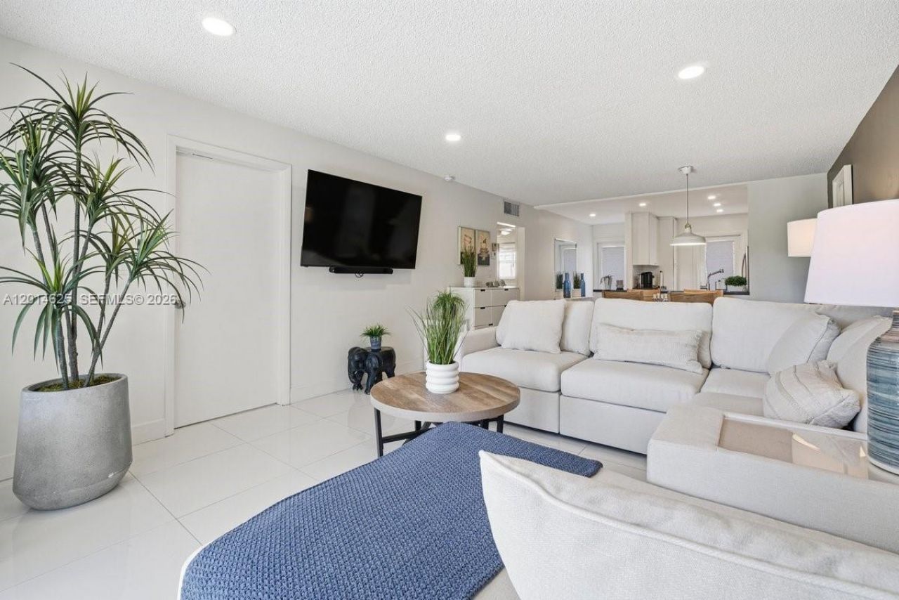 1501 S Ocean Blvd , Unit 307, Lauderdale by the Sea, FL 33062 Photo