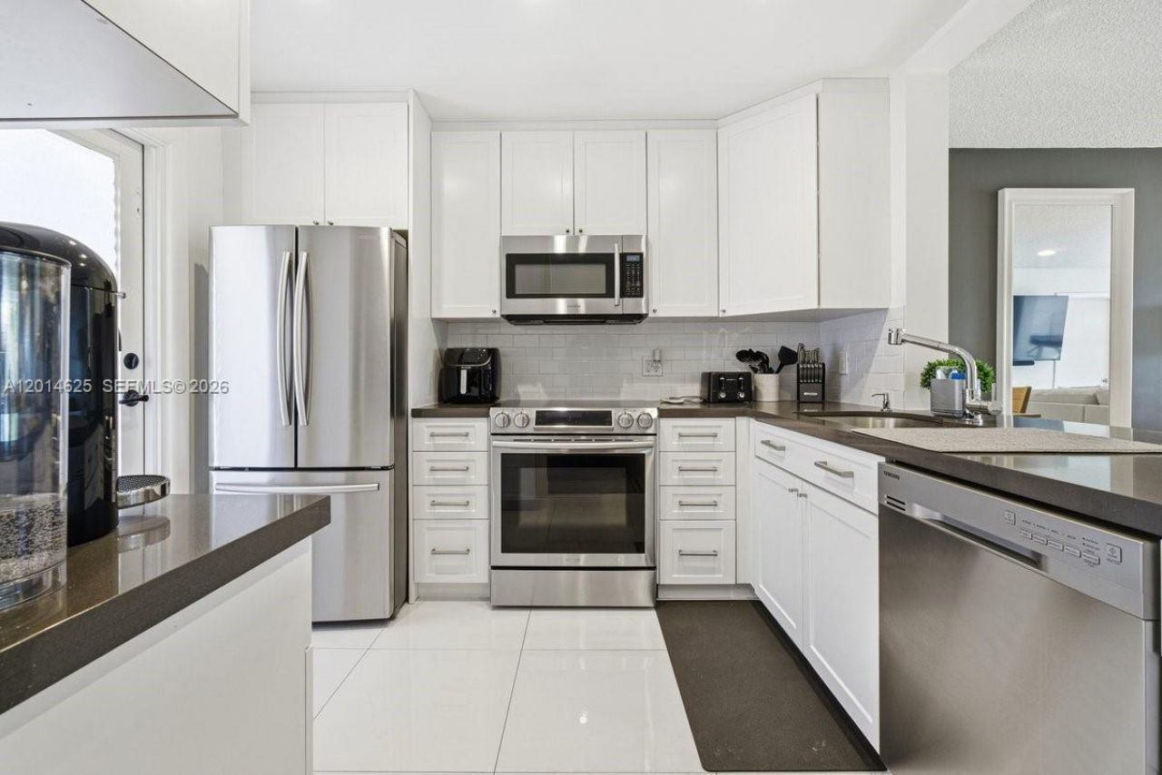 1501 S Ocean Blvd , Unit 307, Lauderdale by the Sea, FL 33062 Photo