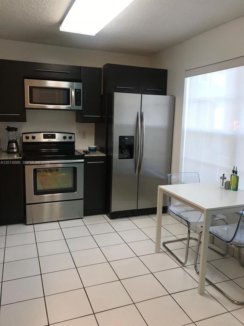 10813 NW 3rd Ct, Unit 2L, Pembroke Pines, FL 33026 Photo