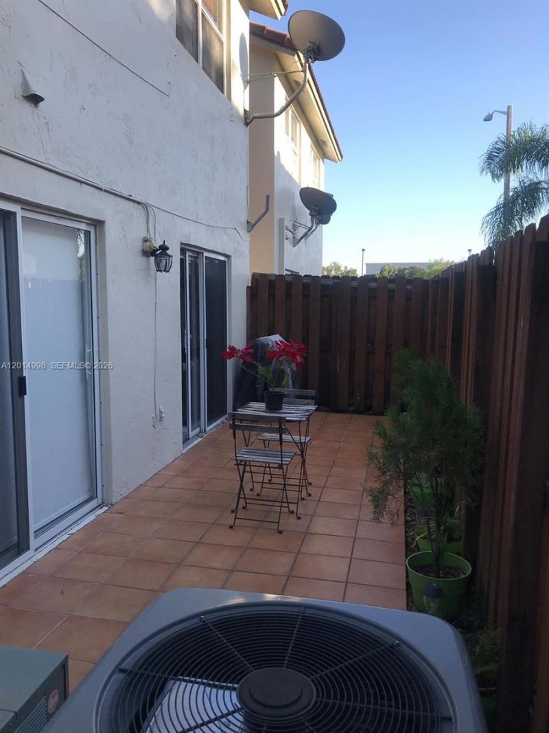 10813 NW 3rd Ct, Unit 2L, Pembroke Pines, FL 33026 Photo
