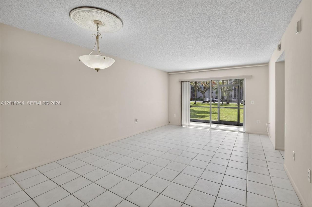 700 SW 137th Ave , Unit 110H, Pembroke Pines, FL 33027 Photo