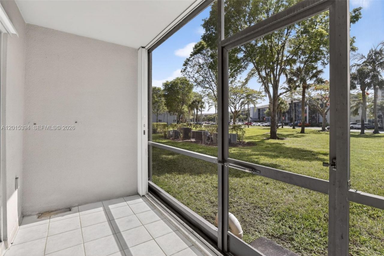 700 SW 137th Ave , Unit 110H, Pembroke Pines, FL 33027 Photo