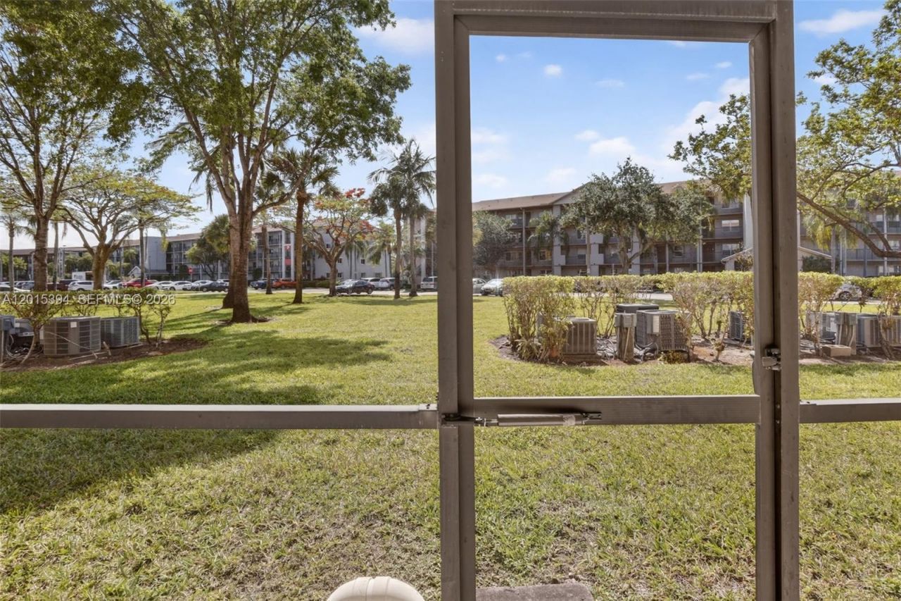 700 SW 137th Ave , Unit 110H, Pembroke Pines, FL 33027 Photo
