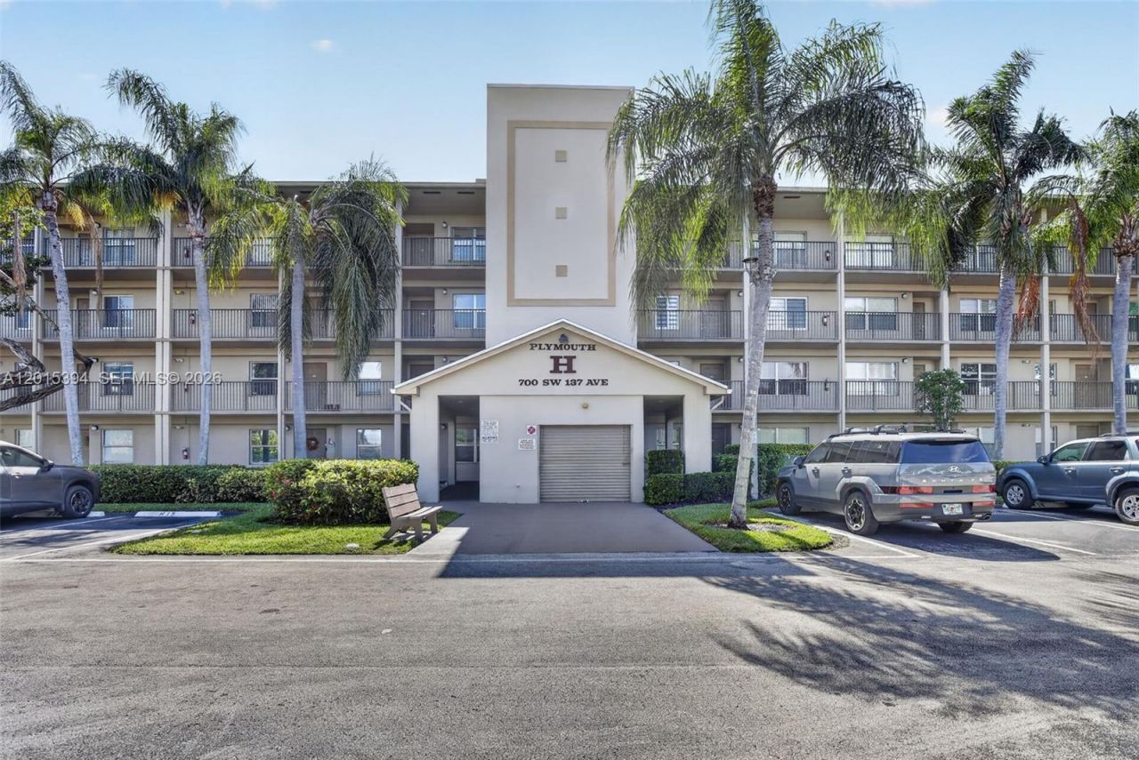 700 SW 137th Ave , Unit 110H, Pembroke Pines, FL 33027 Photo