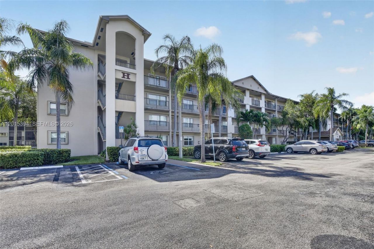 700 SW 137th Ave , Unit 110H, Pembroke Pines, FL 33027 Photo