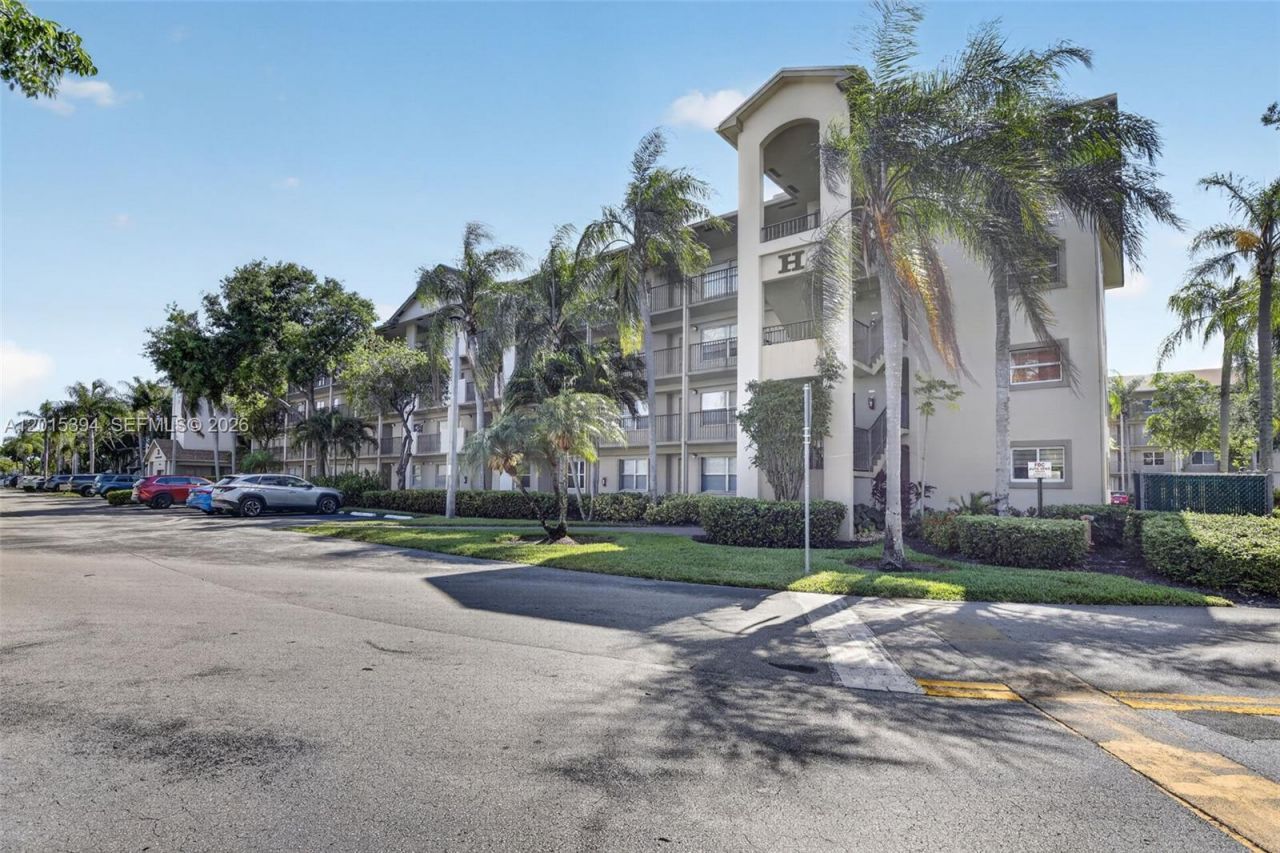 700 SW 137th Ave , Unit 110H, Pembroke Pines, FL 33027 Photo