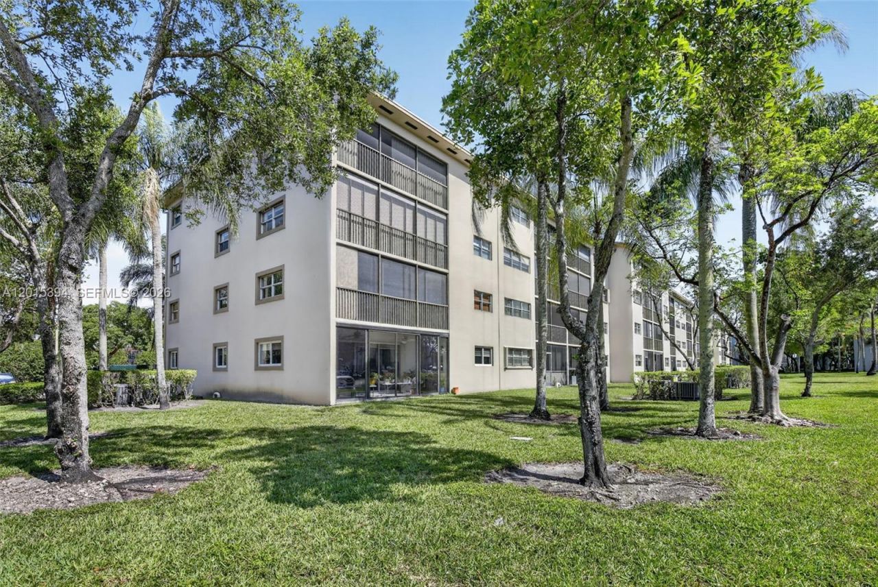 700 SW 137th Ave , Unit 110H, Pembroke Pines, FL 33027 Photo