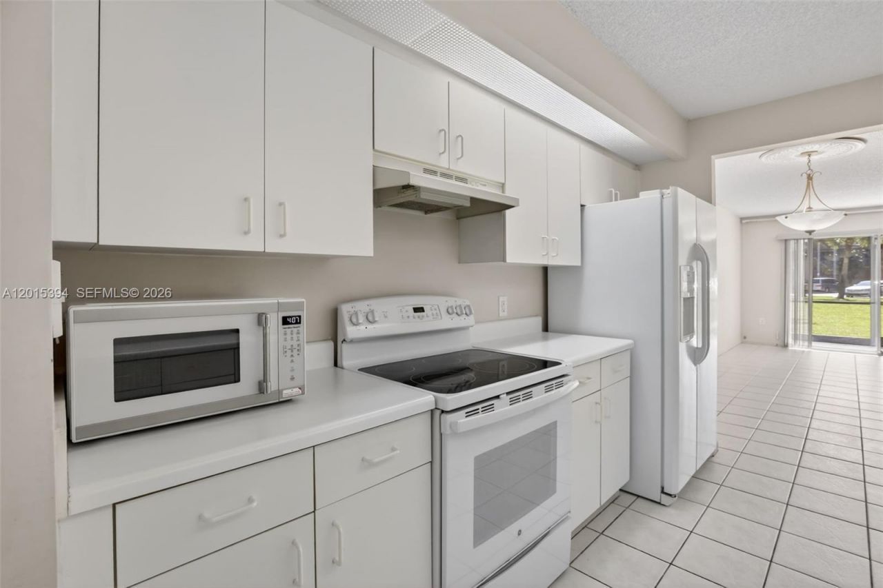 700 SW 137th Ave , Unit 110H, Pembroke Pines, FL 33027 Photo