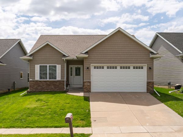 1807 W 75th Place W, Davenport, IA 52806