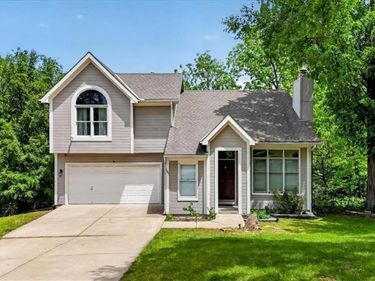 7007 N Holly Court, Kansas City, MO 64118