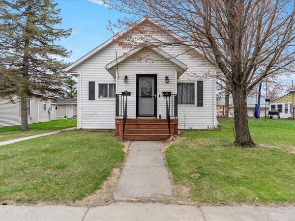 708 Wisconsin Avenue SE, Staples, MN 56479