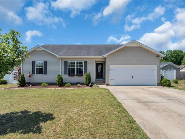 211 Williamsburg Cir , Tullahoma, TN 37388
