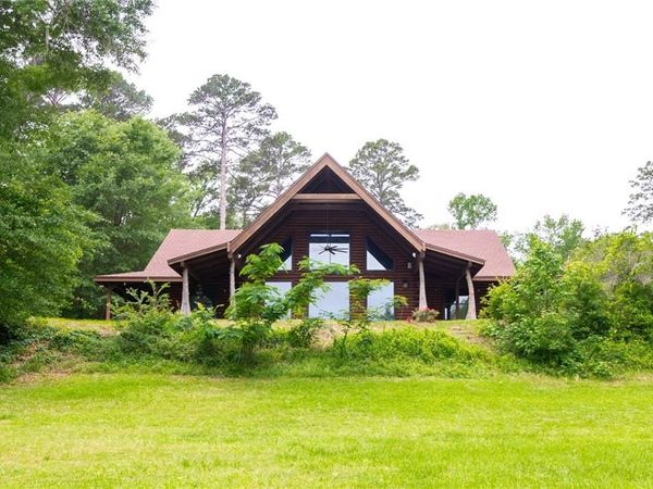 673 SANDY POINT Road, Campti, LA 71411
