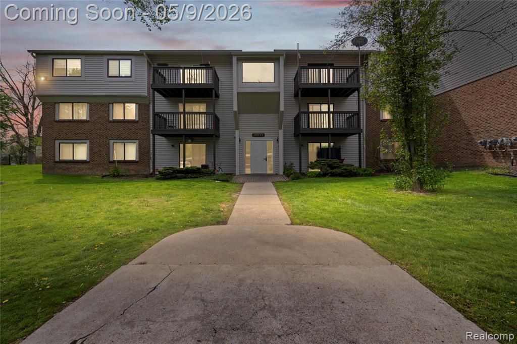 30052 W Twelve Mile Road, Farmington Hills, MI 48334 Main Photo