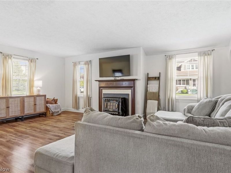 917 E Gorgas Street, Louisville, OH 44641 Photo 6
