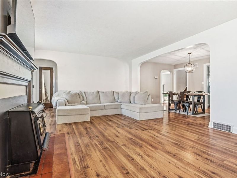 917 E Gorgas Street, Louisville, OH 44641 Photo 8
