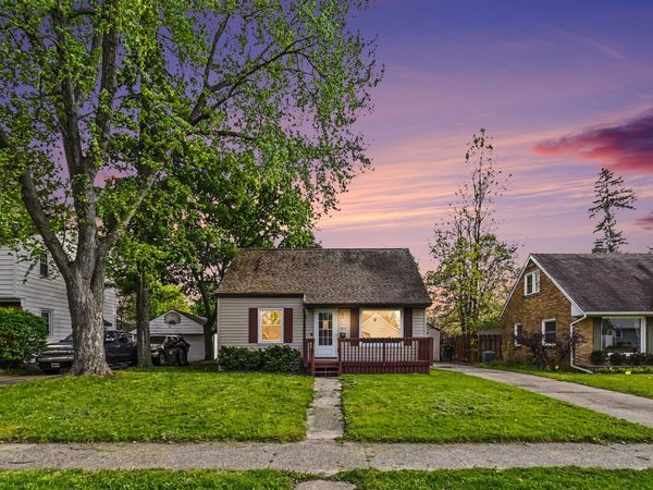1915 Cooper Avenue, Lansing, MI 48910