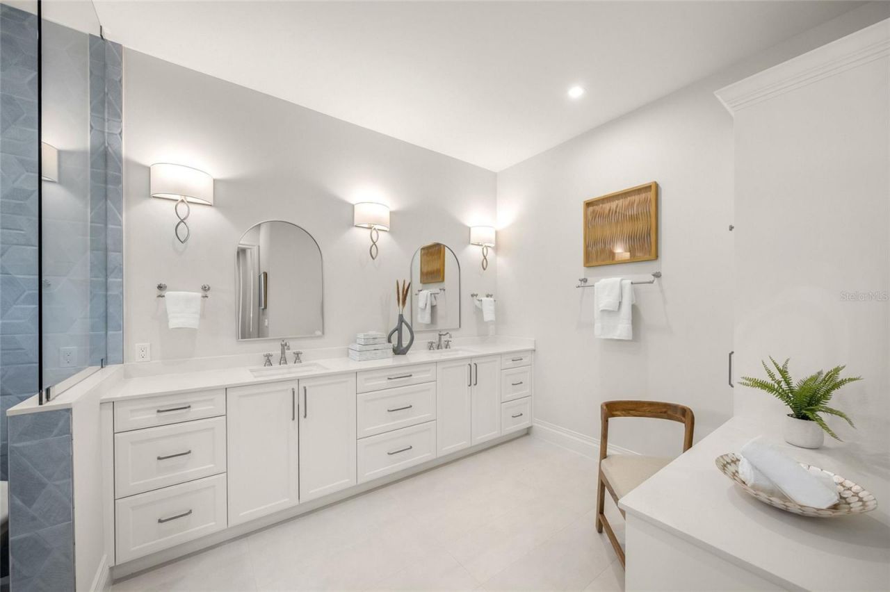 1575 Eastbrook Drive, Sarasota, FL 34231 Photo