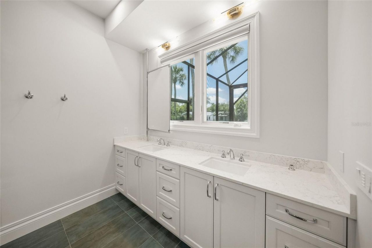 1575 Eastbrook Drive, Sarasota, FL 34231 Photo