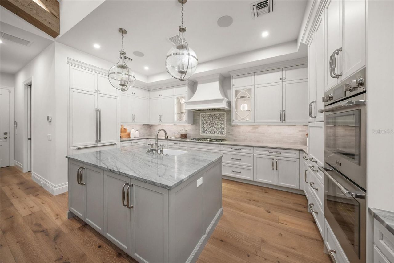 1575 Eastbrook Drive, Sarasota, FL 34231 Photo