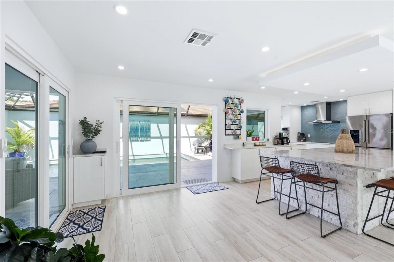 3694 Glen Oaks Manor Drive, Sarasota, FL 34232 Photo