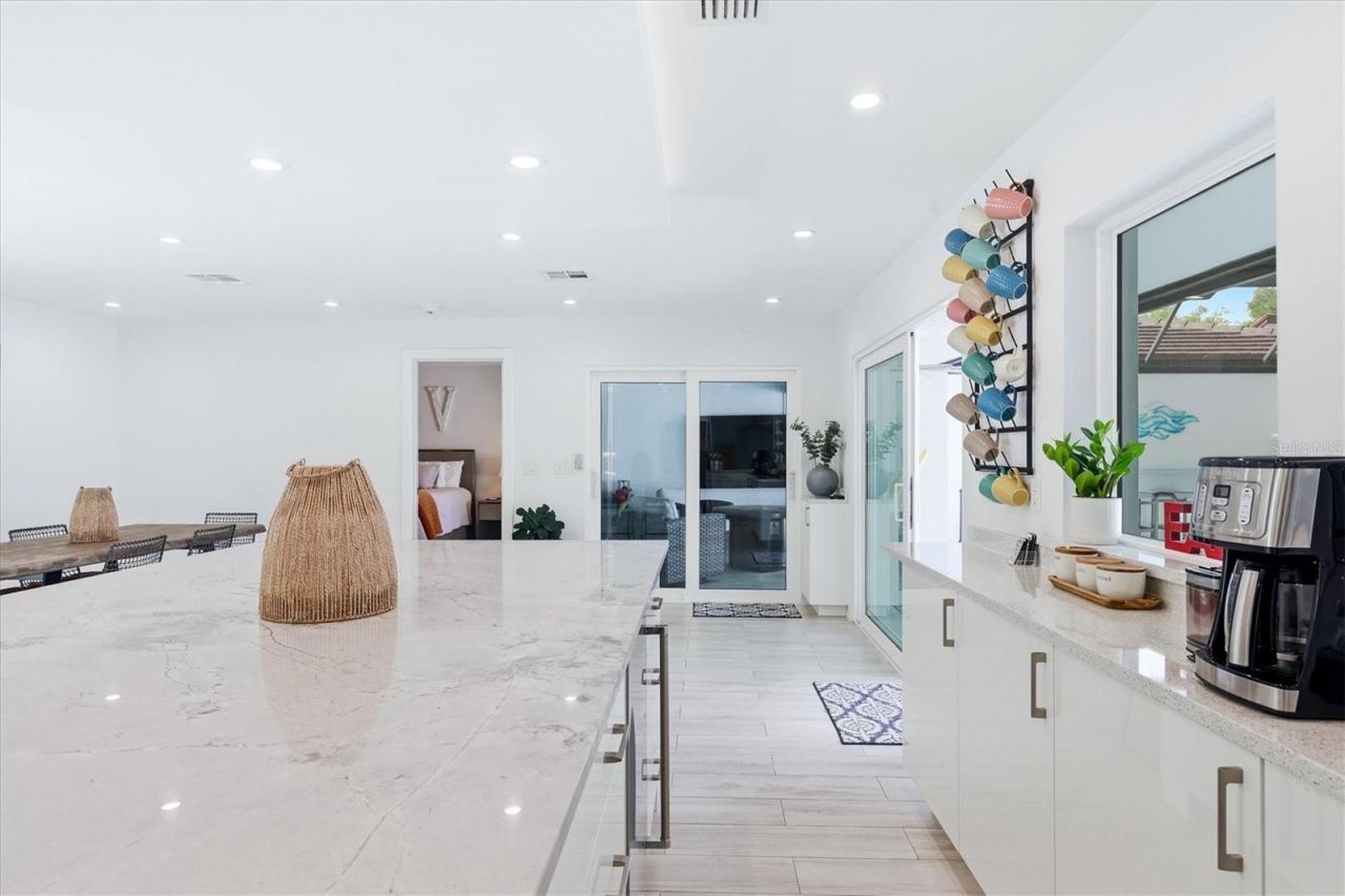 3694 Glen Oaks Manor Drive, Sarasota, FL 34232 Photo