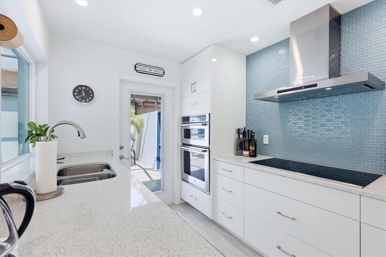 3694 Glen Oaks Manor Drive, Sarasota, FL 34232 Photo