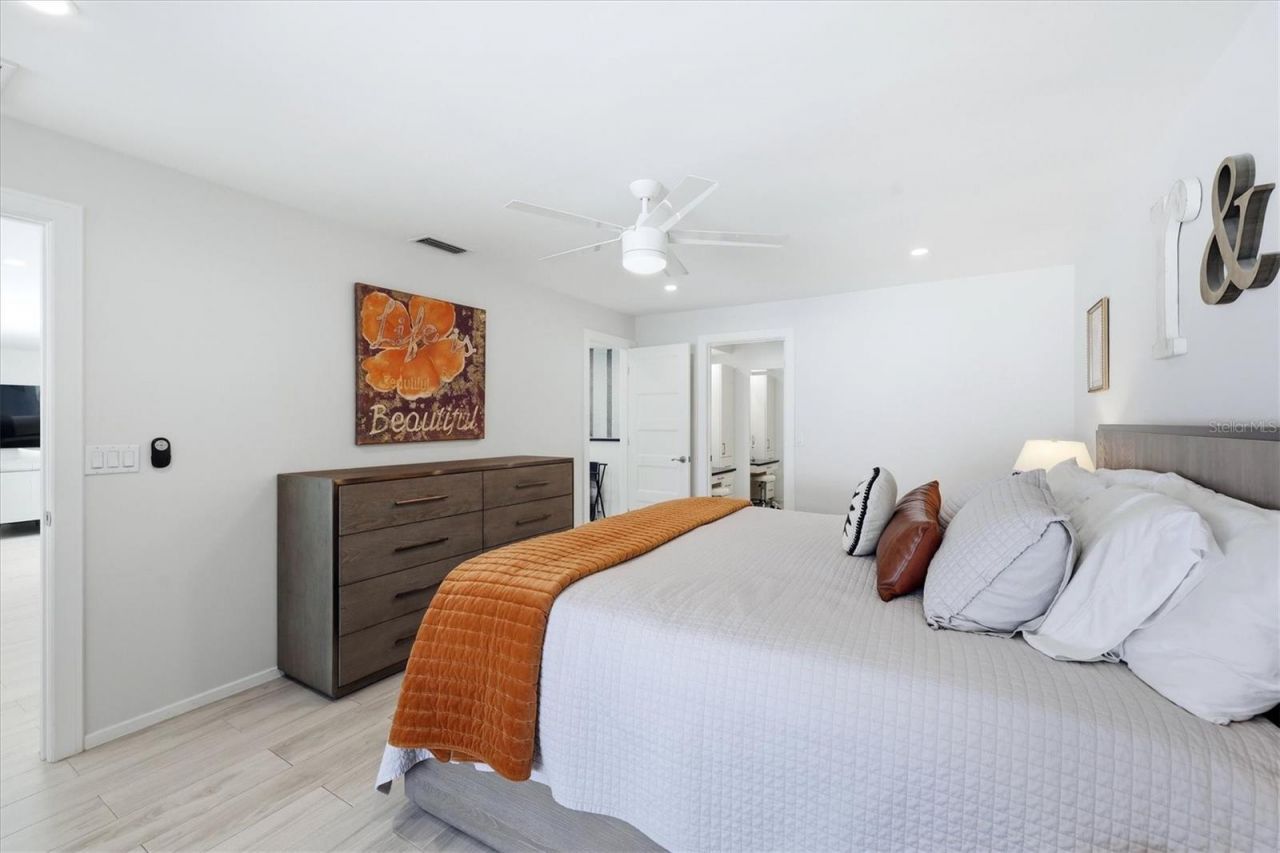 3694 Glen Oaks Manor Drive, Sarasota, FL 34232 Photo
