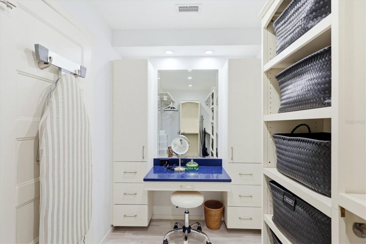 3694 Glen Oaks Manor Drive, Sarasota, FL 34232 Photo