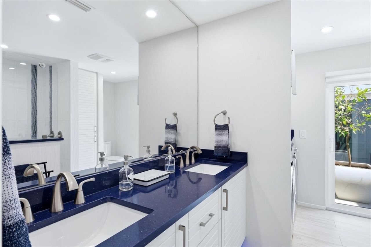 3694 Glen Oaks Manor Drive, Sarasota, FL 34232 Photo