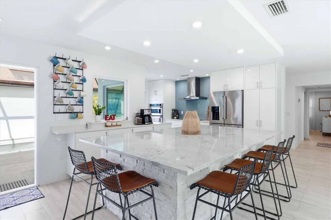 3694 Glen Oaks Manor Drive, Sarasota, FL 34232 Photo