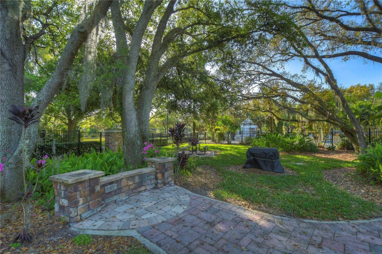 6073 Sandhill Ridge Drive , Lithia, FL 33547 Photo