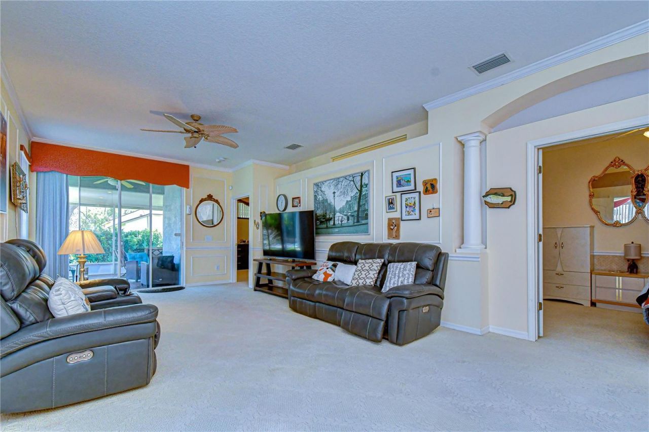 6073 Sandhill Ridge Drive , Lithia, FL 33547 Photo