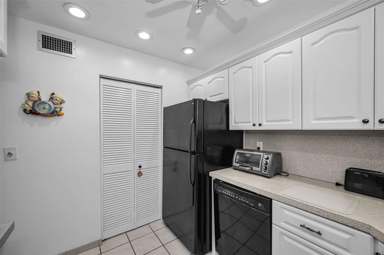 2600 Pine Ridge Way S, Unit A2, Palm Harbor, FL 34684 Photo