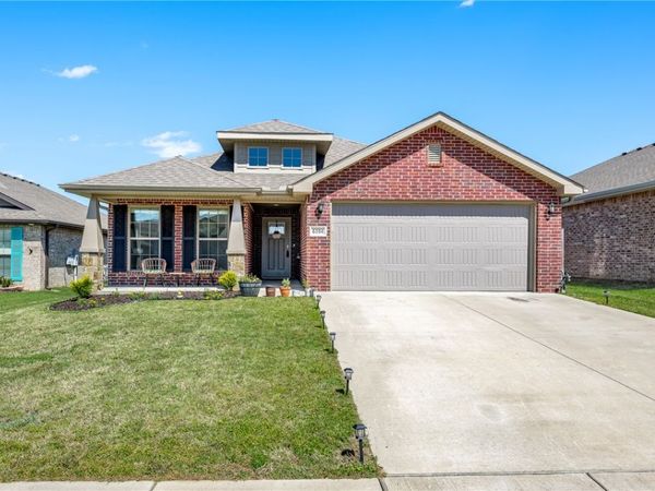 6104 Silas Street , Bentonville, AR 72713