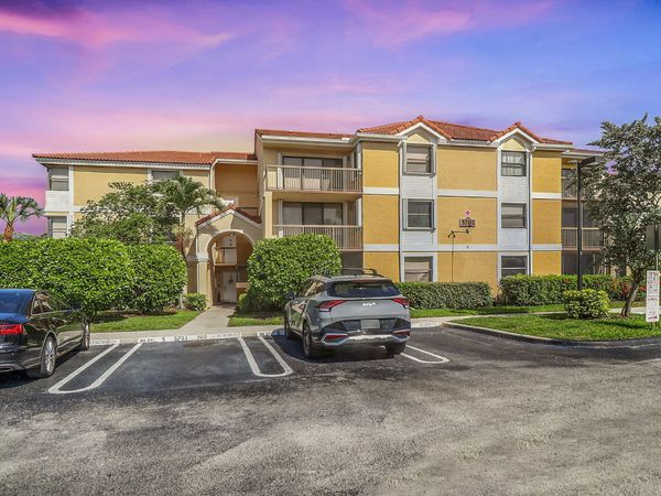 5701 Riverside Drive, Unit 102b6, Coral Springs, FL 33067