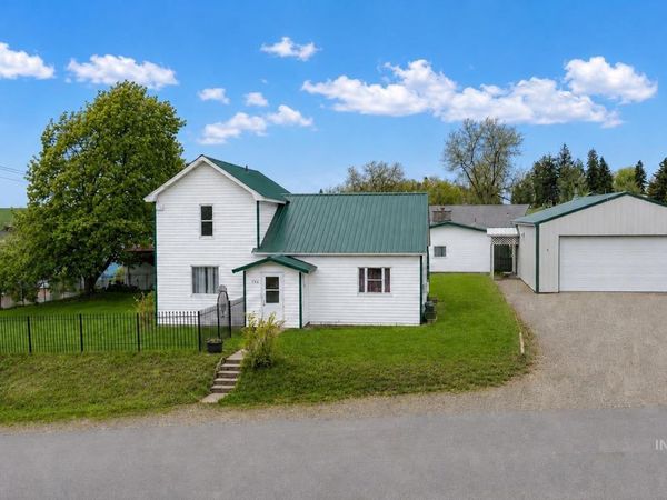 712 3rd Ave, Nezperce, ID 83543