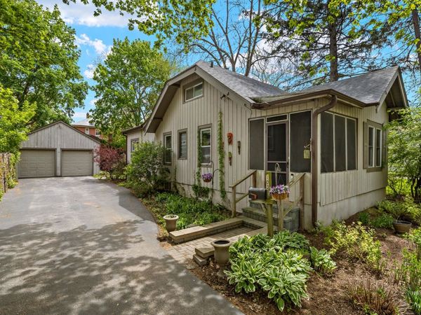 103 Grove Avenue , Fox River Grove, IL 60021