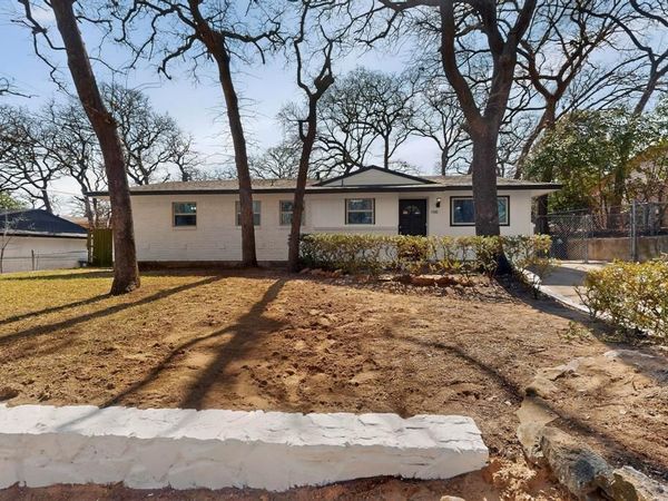 1900 Mimosa Drive , Arlington, TX 76012