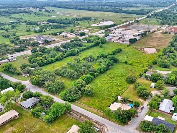 201 Croxton Street , Nocona, TX 76255