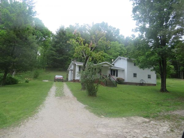 1270 Menix Rd, Olive Hill, KY 41164