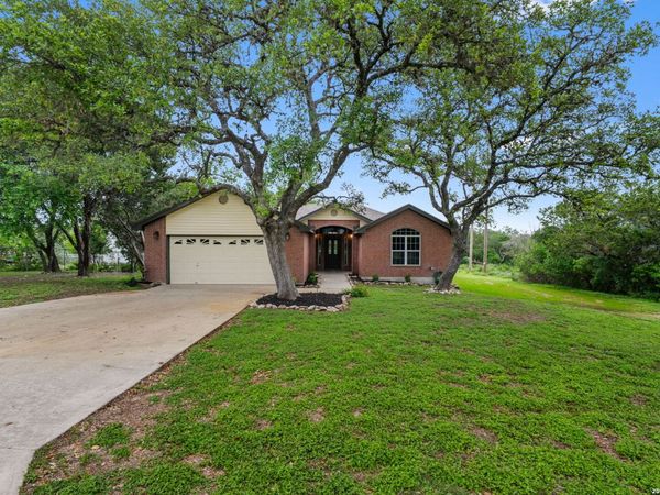 126 Hunter Ridge Rd, San Marcos, TX 78666