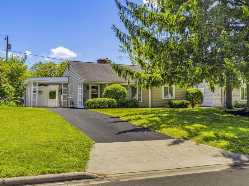 2063 Langham Road, Upper Arlington, OH 43221 Photo 2